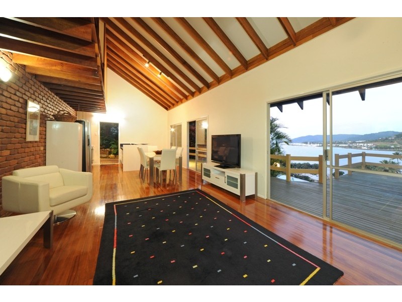 1 Stewart Drive, Cannonvale QLD 4802