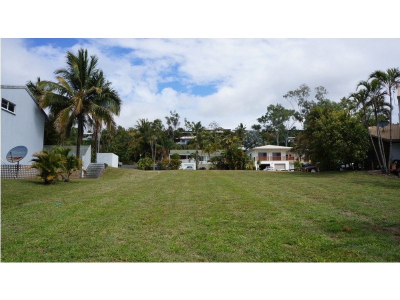 13 Tropic Road, Cannonvale QLD 4802