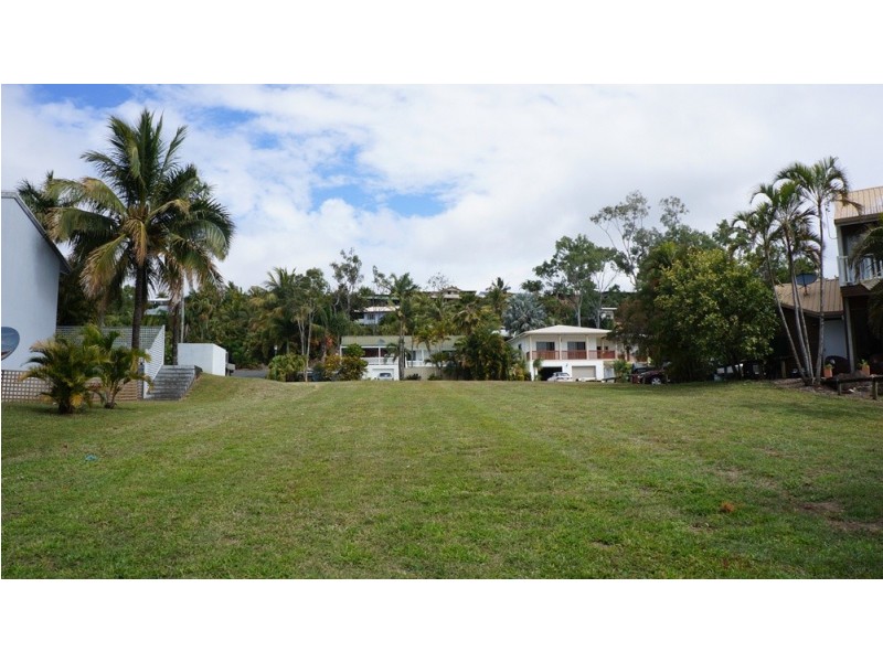 13 Tropic Road, Cannonvale QLD 4802