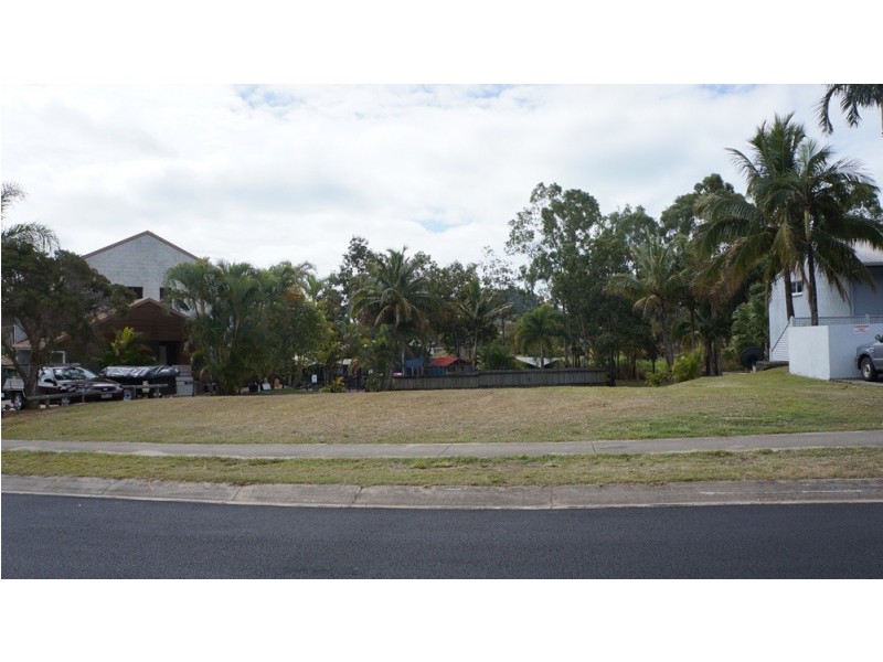 13 Tropic Road, Cannonvale QLD 4802