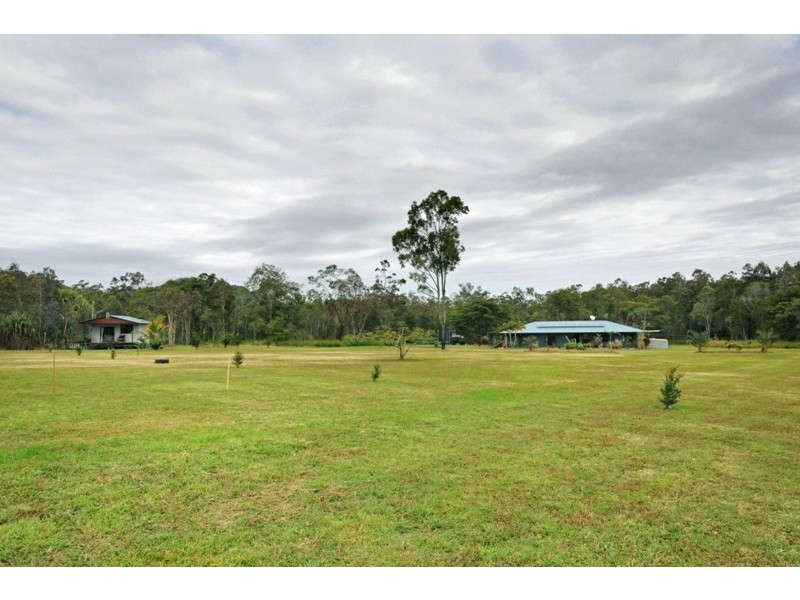 4 Leeder Road, Preston QLD 4800