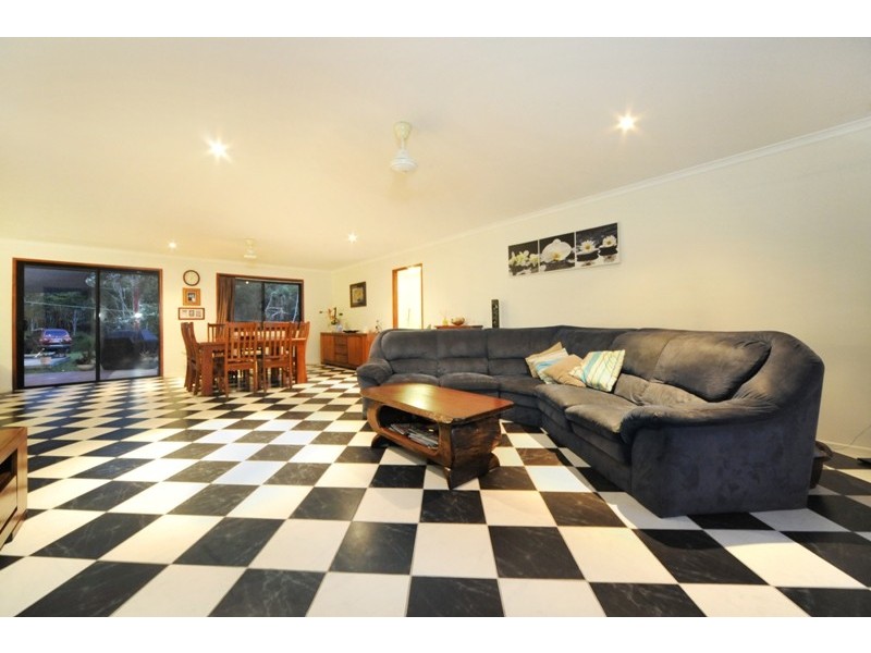 4 Leeder Road, Preston QLD 4800