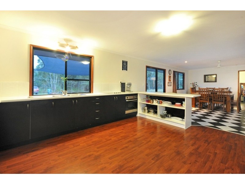 4 Leeder Road, Preston QLD 4800