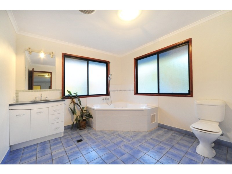 4 Leeder Road, Preston QLD 4800