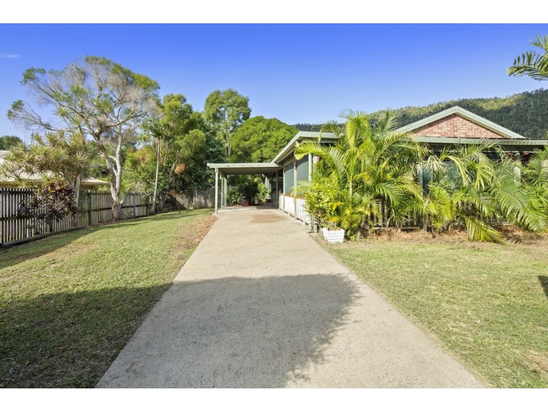 7 Solway Avenue, Cannonvale QLD 4802