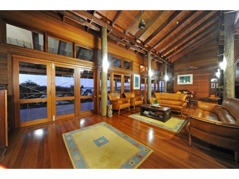 7 Warrain Street, Shute Harbour QLD 4802