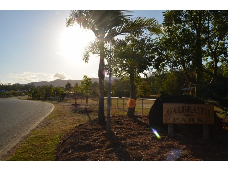 8 Henderson Street, Cannonvale QLD 4802