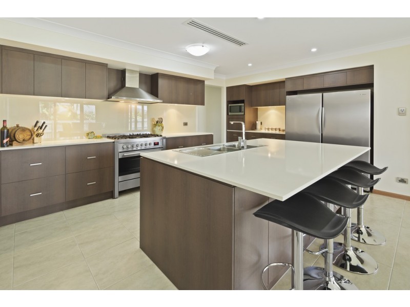 5 Henderson Street, Cannonvale QLD 4802