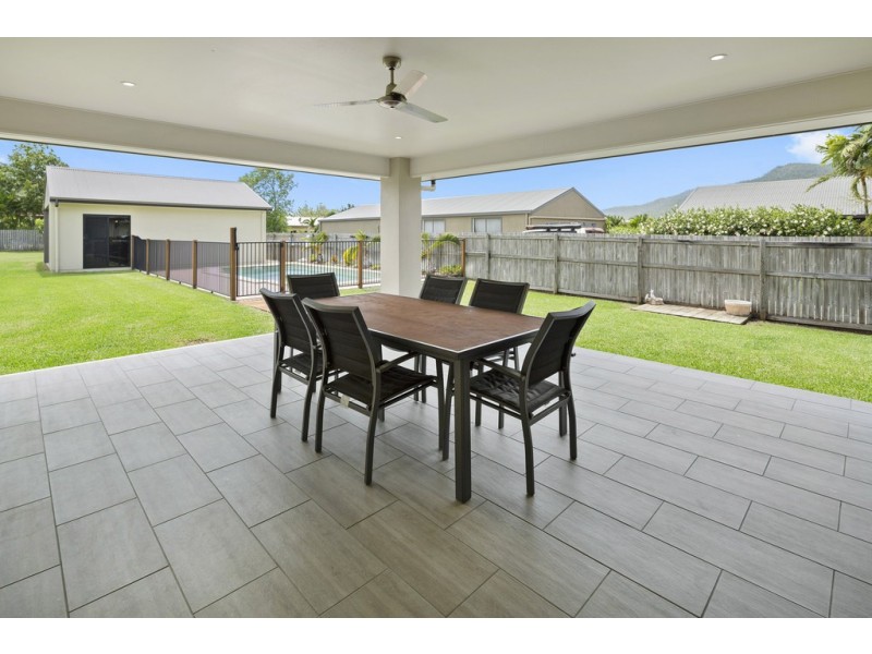 5 Henderson Street, Cannonvale QLD 4802