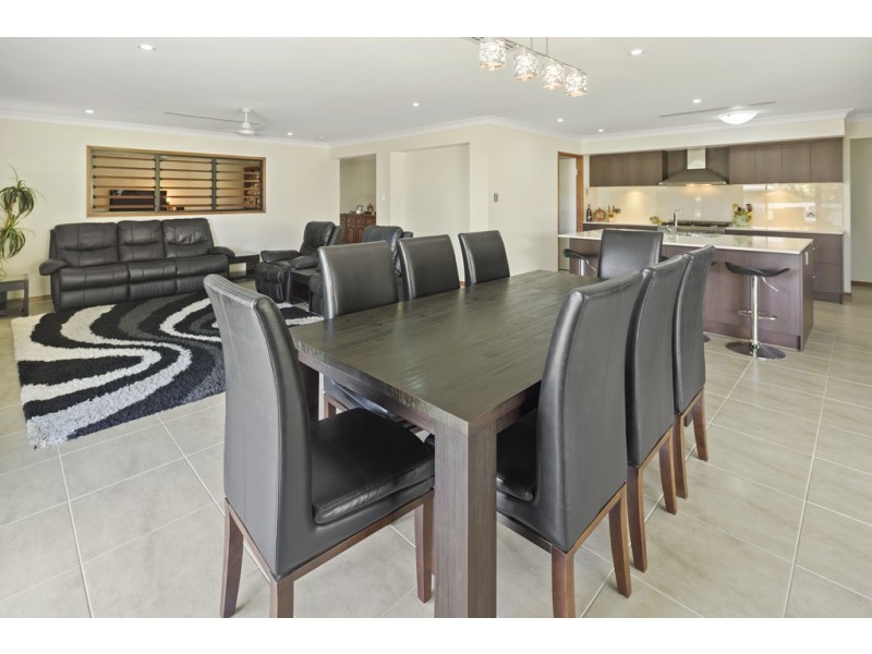 5 Henderson Street, Cannonvale QLD 4802