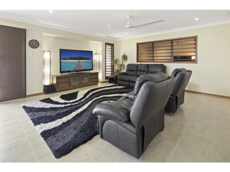 5 Henderson Street, Cannonvale QLD 4802