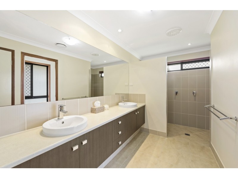 5 Henderson Street, Cannonvale QLD 4802