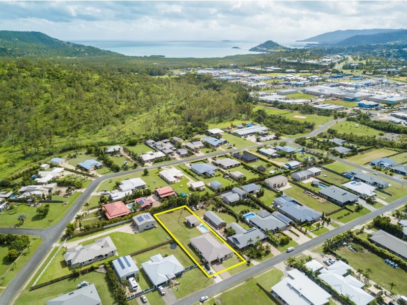 5 Henderson Street, Cannonvale QLD 4802