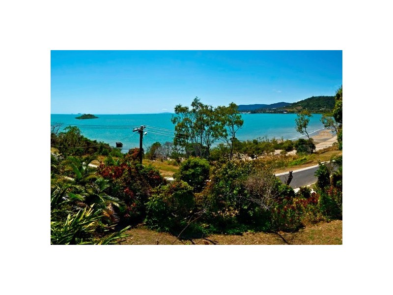 14 Coral Esplanade, Cannonvale QLD 4802
