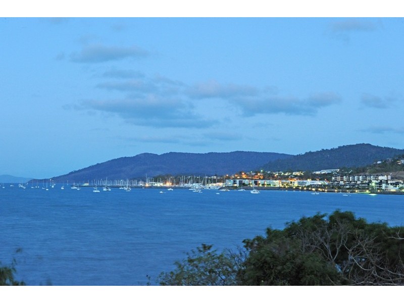 14 Coral Esplanade, Cannonvale QLD 4802