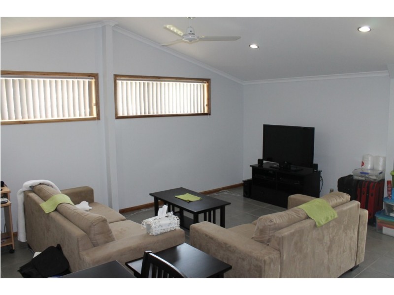 33 Manooka Drive, Cannonvale QLD 4802