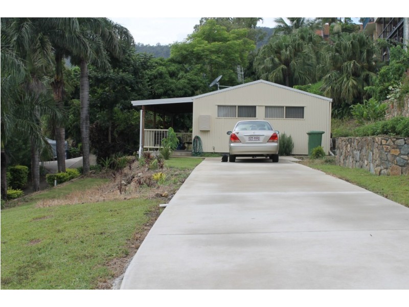33 Manooka Drive, Cannonvale QLD 4802