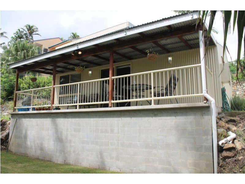 33 Manooka Drive, Cannonvale QLD 4802