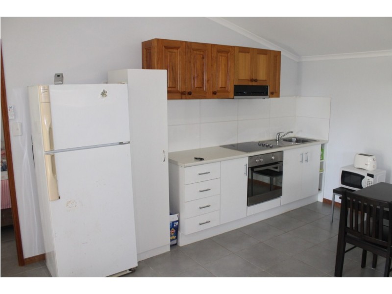 33 Manooka Drive, Cannonvale QLD 4802