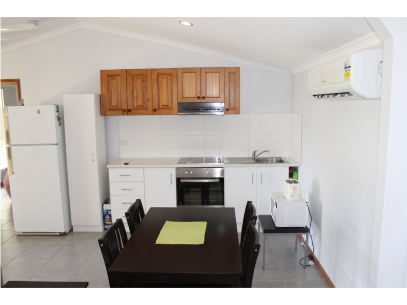 33 Manooka Drive, Cannonvale QLD 4802