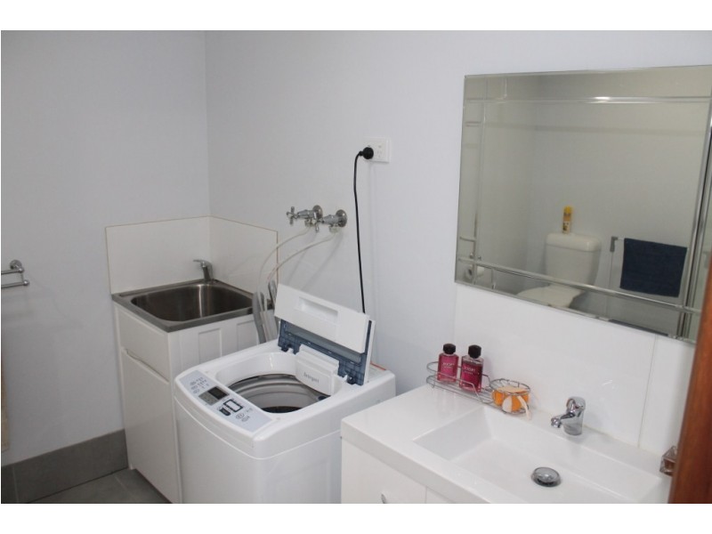 33 Manooka Drive, Cannonvale QLD 4802