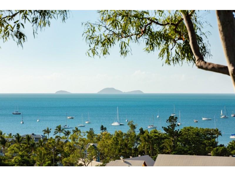 33 Stonehaven Court, Airlie Beach QLD 4802