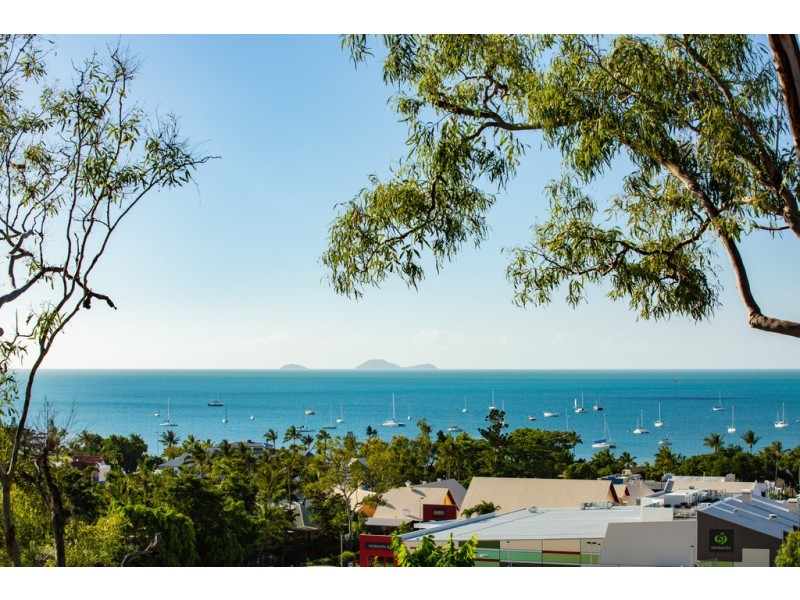 33 Stonehaven Court, Airlie Beach QLD 4802