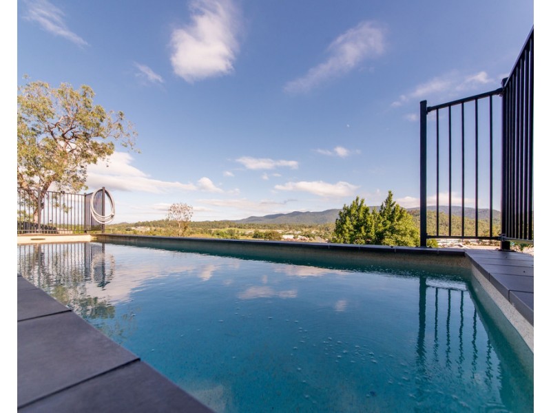 20 Whitehaven Crescent, Cannonvale QLD 4802