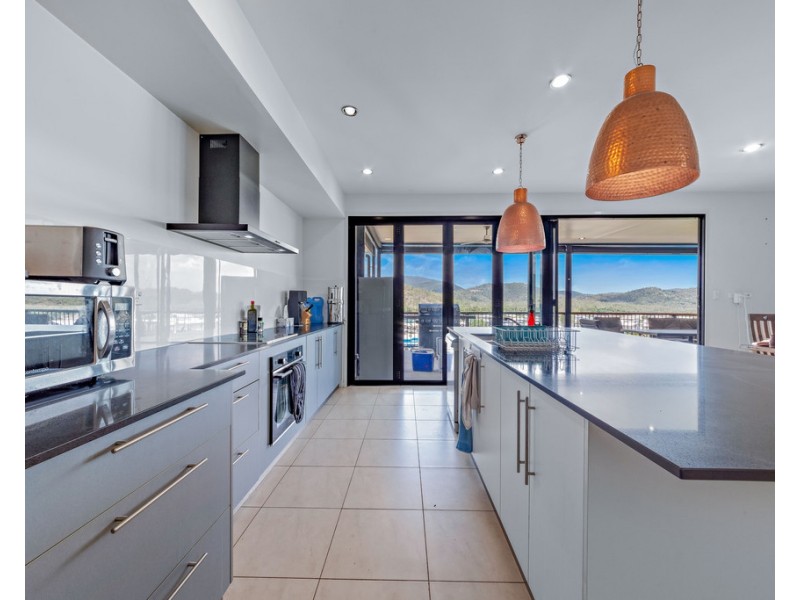 20 Whitehaven Crescent, Cannonvale QLD 4802