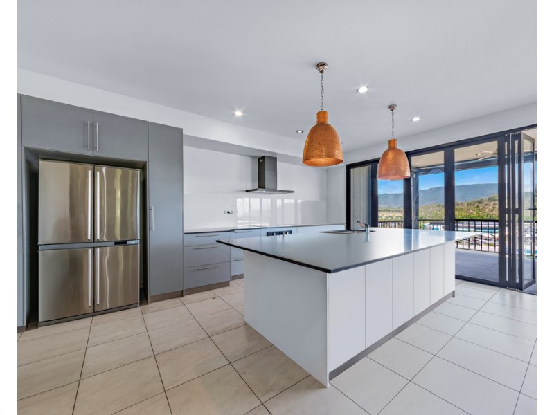 20 Whitehaven Crescent, Cannonvale QLD 4802