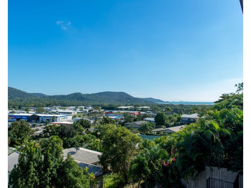20 Whitehaven Crescent, Cannonvale QLD 4802