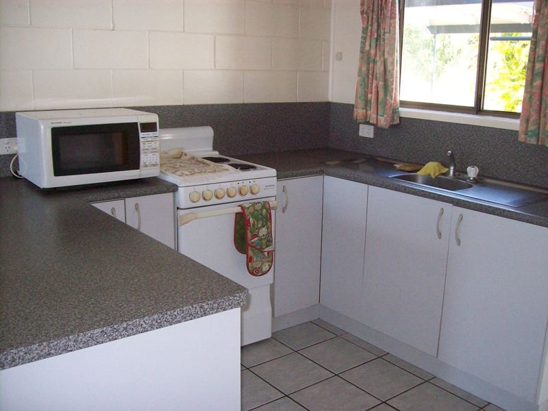 2/9 Salmon Street, Cannonvale QLD 4802