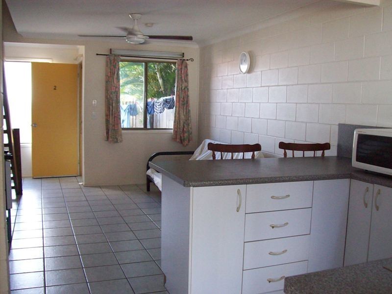 2/9 Salmon Street, Cannonvale QLD 4802