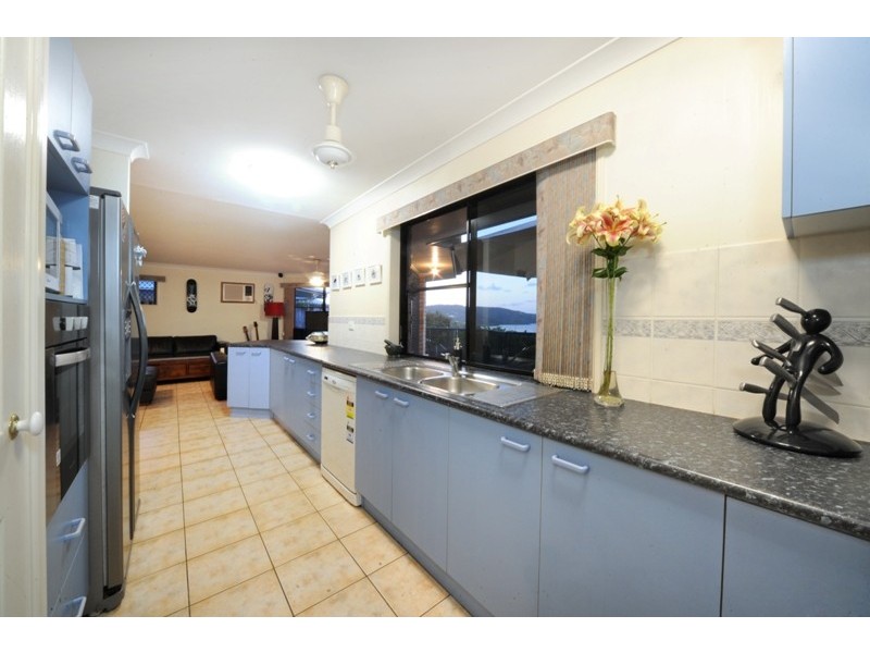 17 Panoramic Court, Cannonvale QLD 4802