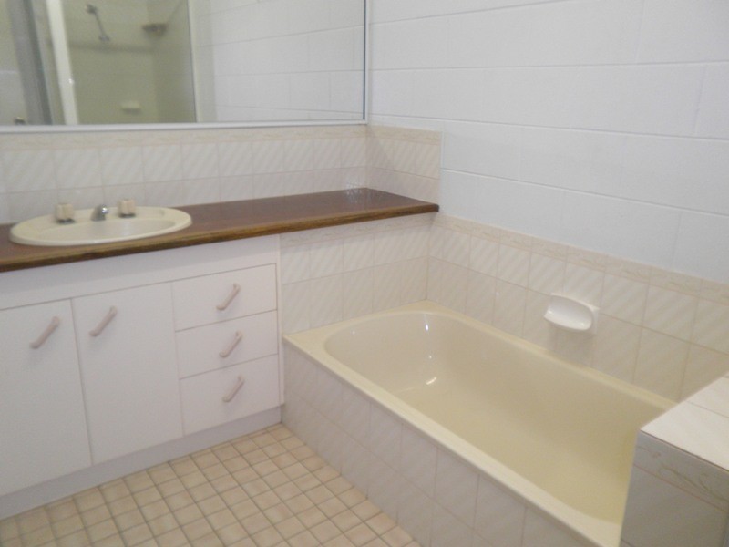 4/169 Shute Harbour Rd, Cannonvale QLD 4802