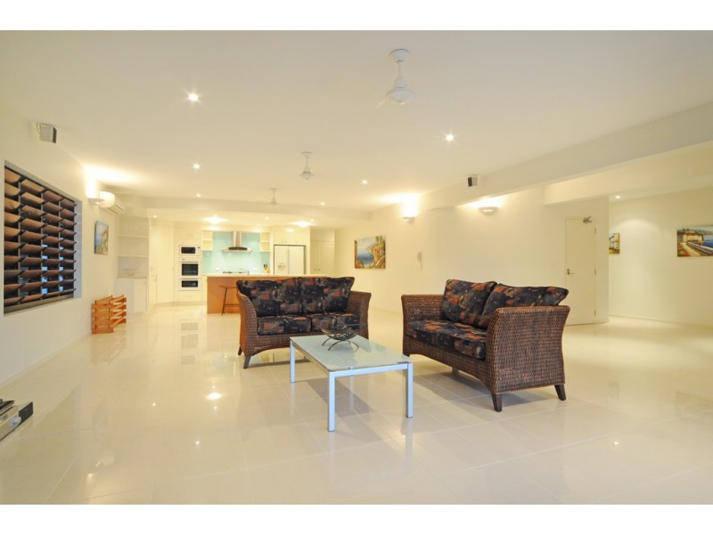 Level 1 / 22 Coral Esplanade, Cannonvale QLD 4802