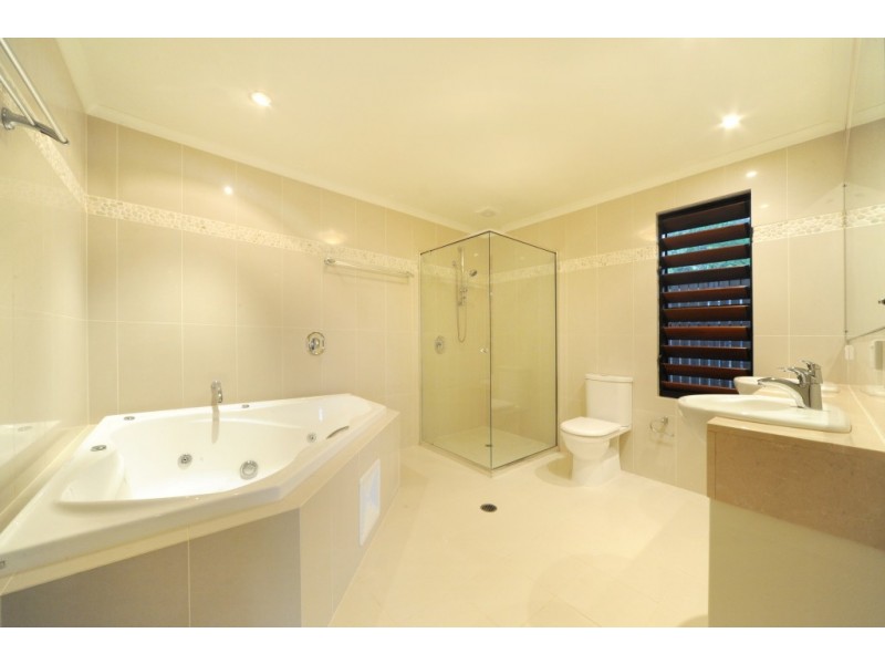 Level 1 / 22 Coral Esplanade, Cannonvale QLD 4802