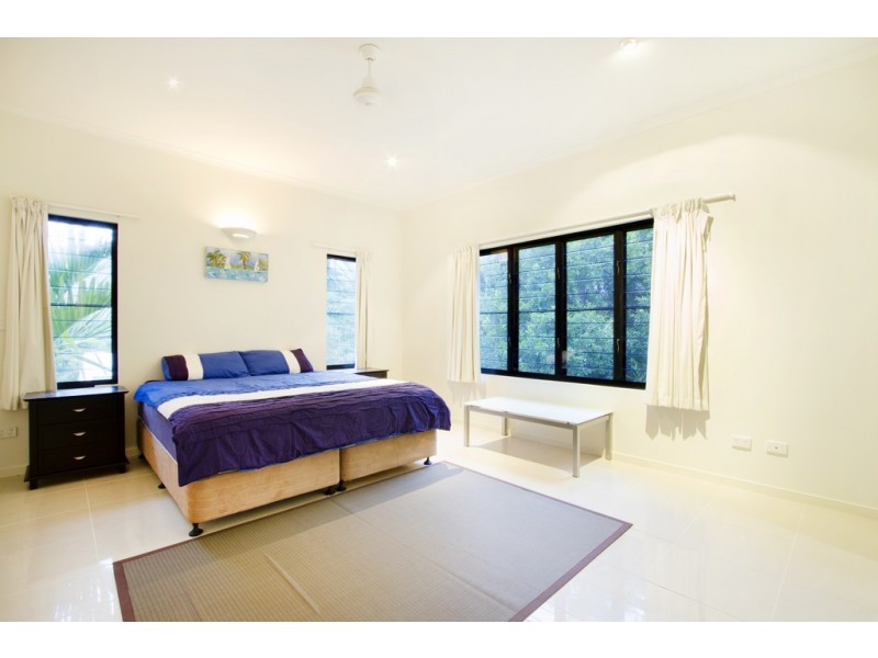 Level 1 / 22 Coral Esplanade, Cannonvale QLD 4802