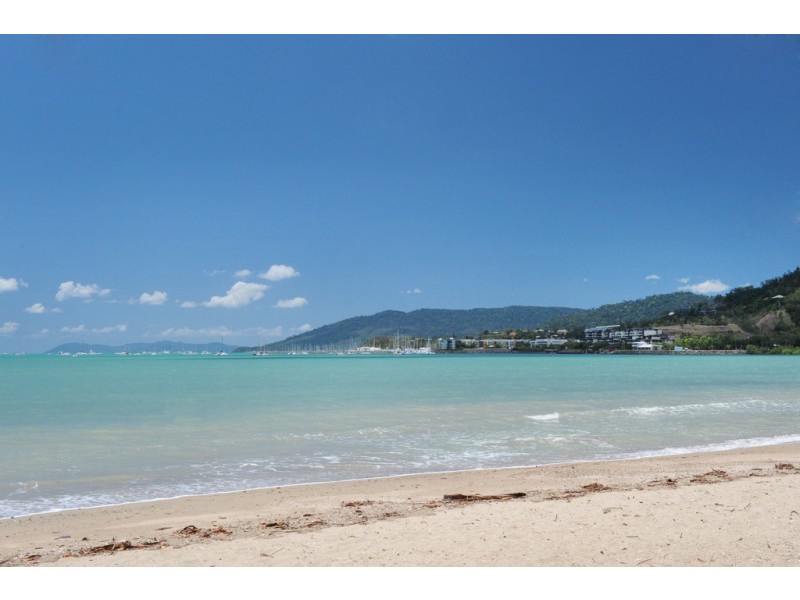 Level 1 / 22 Coral Esplanade, Cannonvale QLD 4802