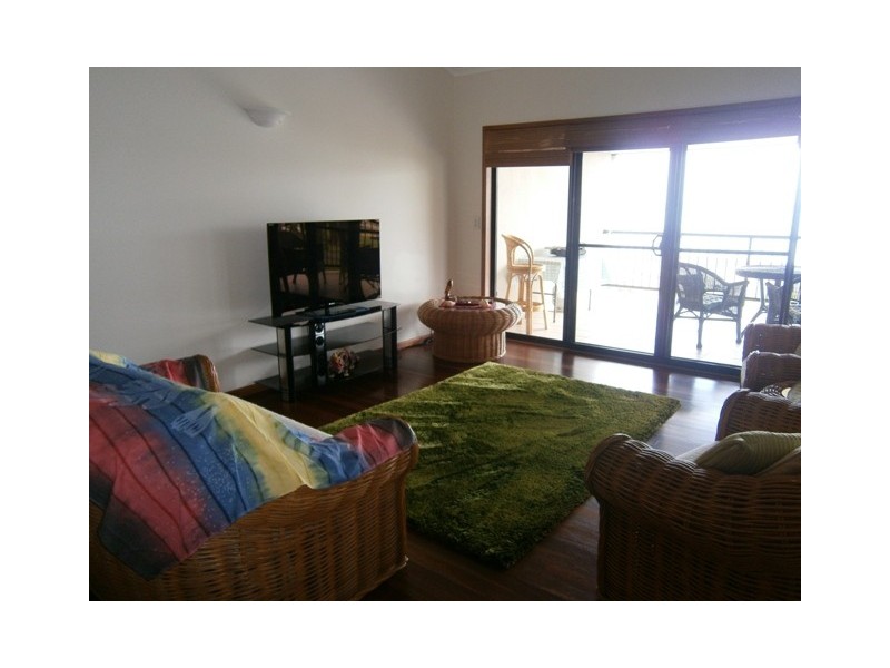 9/36 Coral Esplanade, Cannonvale QLD 4802