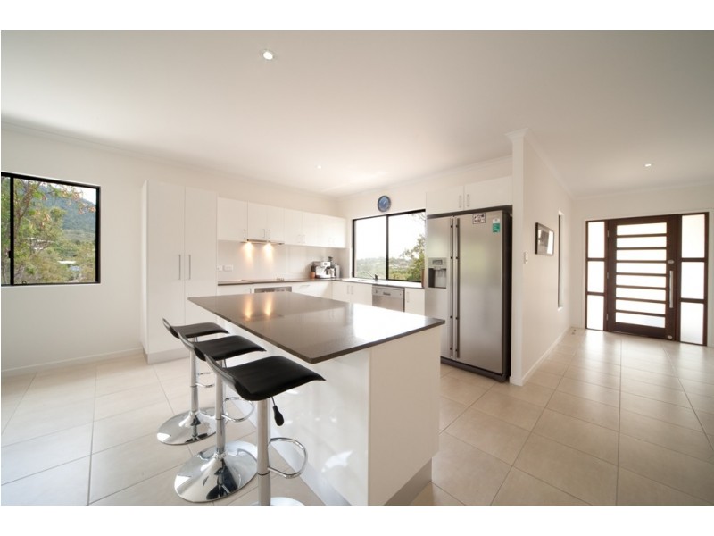 8 Beth Court, Cannonvale QLD 4802