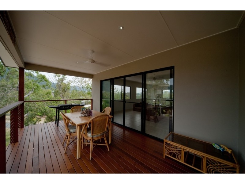 8 Beth Court, Cannonvale QLD 4802