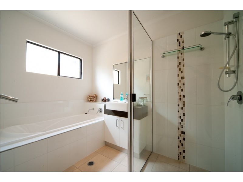 8 Beth Court, Cannonvale QLD 4802