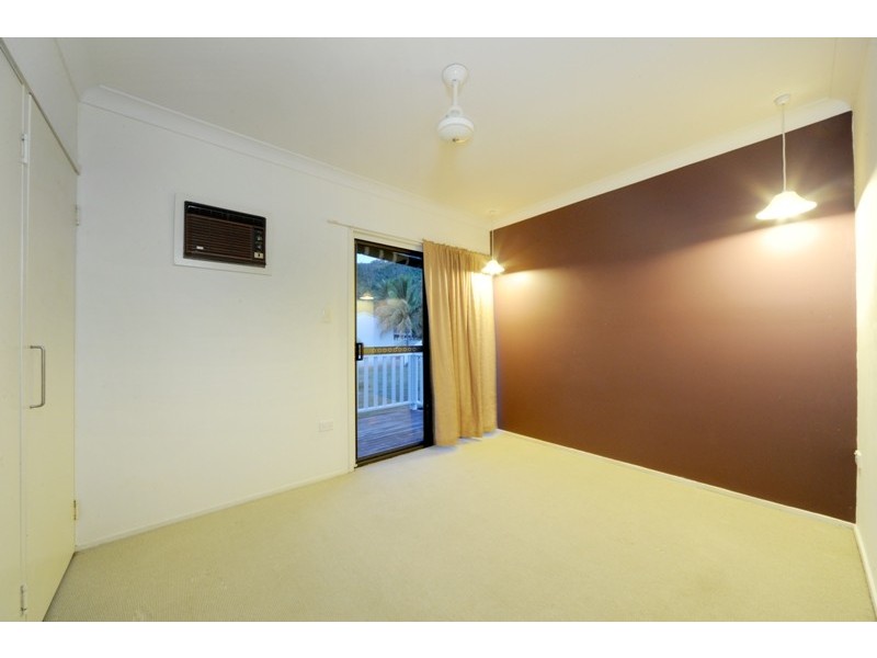 2/11 Tropic Road, Cannonvale QLD 4802