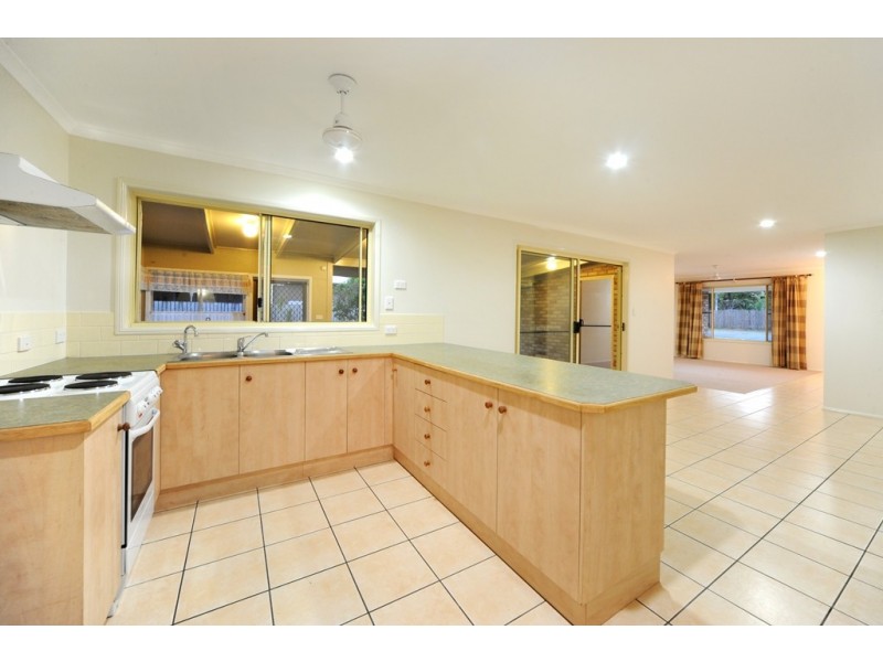 3 Manooka Drive, Cannonvale QLD 4802