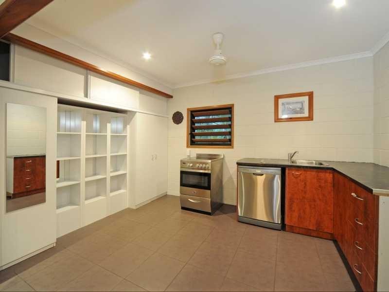 4 Panoramic Court, Cannonvale QLD 4802