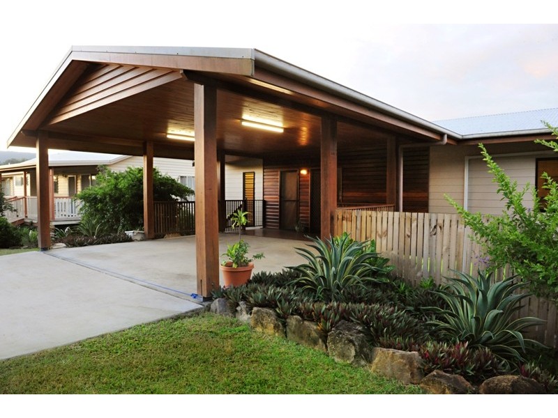 8 South Molle Blvd, Cannonvale QLD 4802