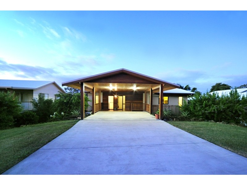 8 South Molle Blvd, Cannonvale QLD 4802