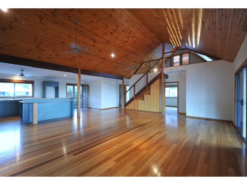 19 Panoramic Court, Cannonvale QLD 4802