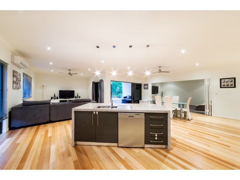 10 Jonquill Court, Cannonvale QLD 4802